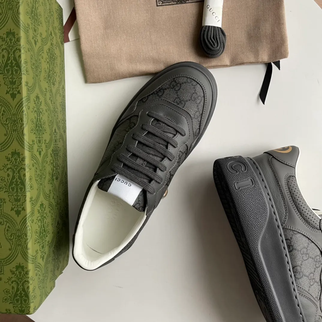 G's 🆕new thick-soled sneakers✔️designed sneakers are full of fun retro flavor. Gucci’s new collection continues to seek inspiration from daily life in other eras and incorporates the essence of current design to create refreshing designs. This sneaker is made of leather and GG canvas, decorated with Gucci details, showing the profound connotation of the brand logo〰️ Size: 35-40 (women) 38-45 (men) P hot style